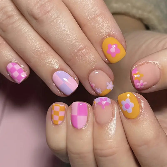 Spring Short Square Checkered Flower Nails