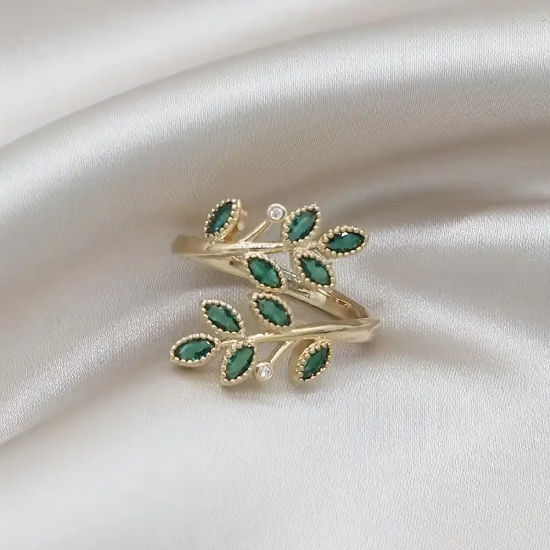 Elegant Leaf Design Zircon Ring