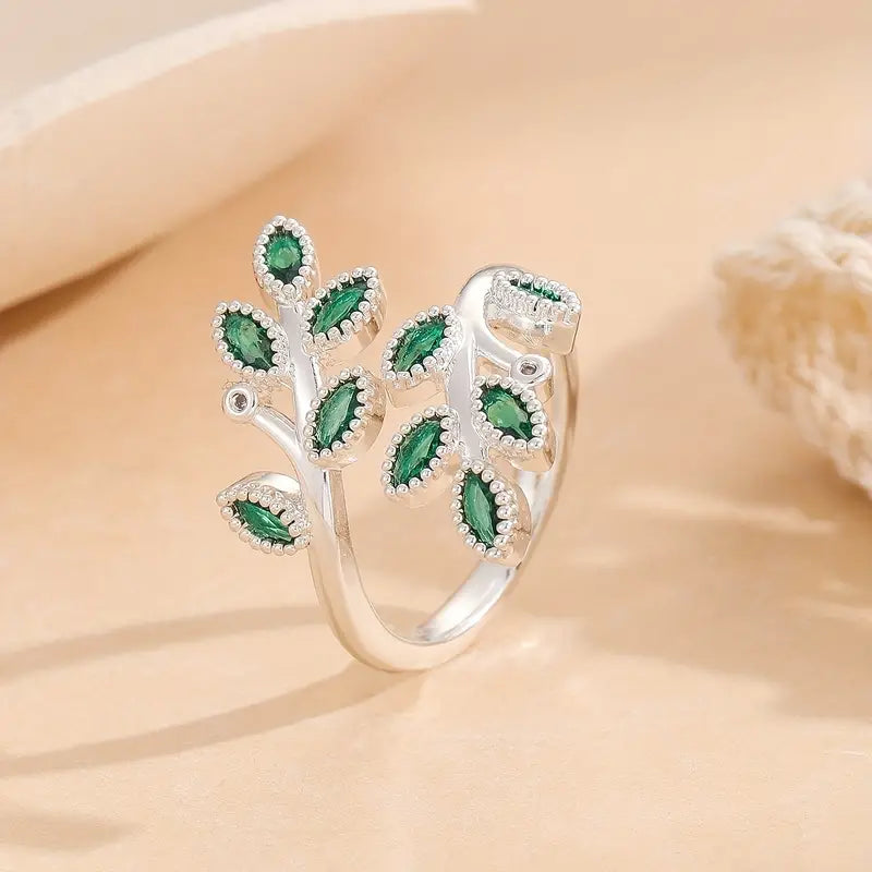 Elegant Leaf Design Zircon Ring