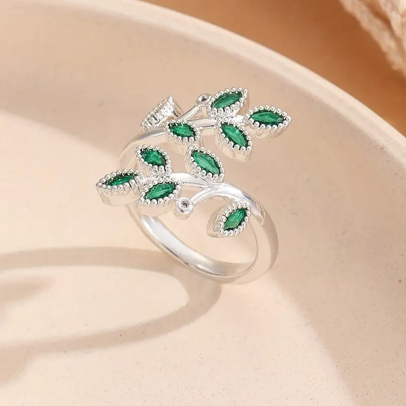 Elegant Leaf Design Zircon Ring