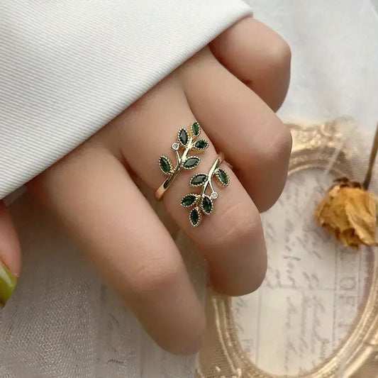 Elegant Leaf Design Zircon Ring